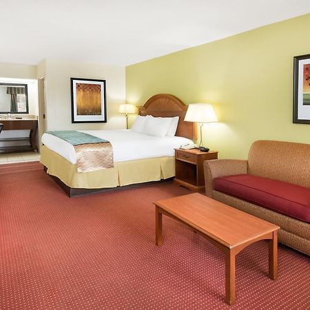Baymont By Wyndham Orangeburg North Exterior foto