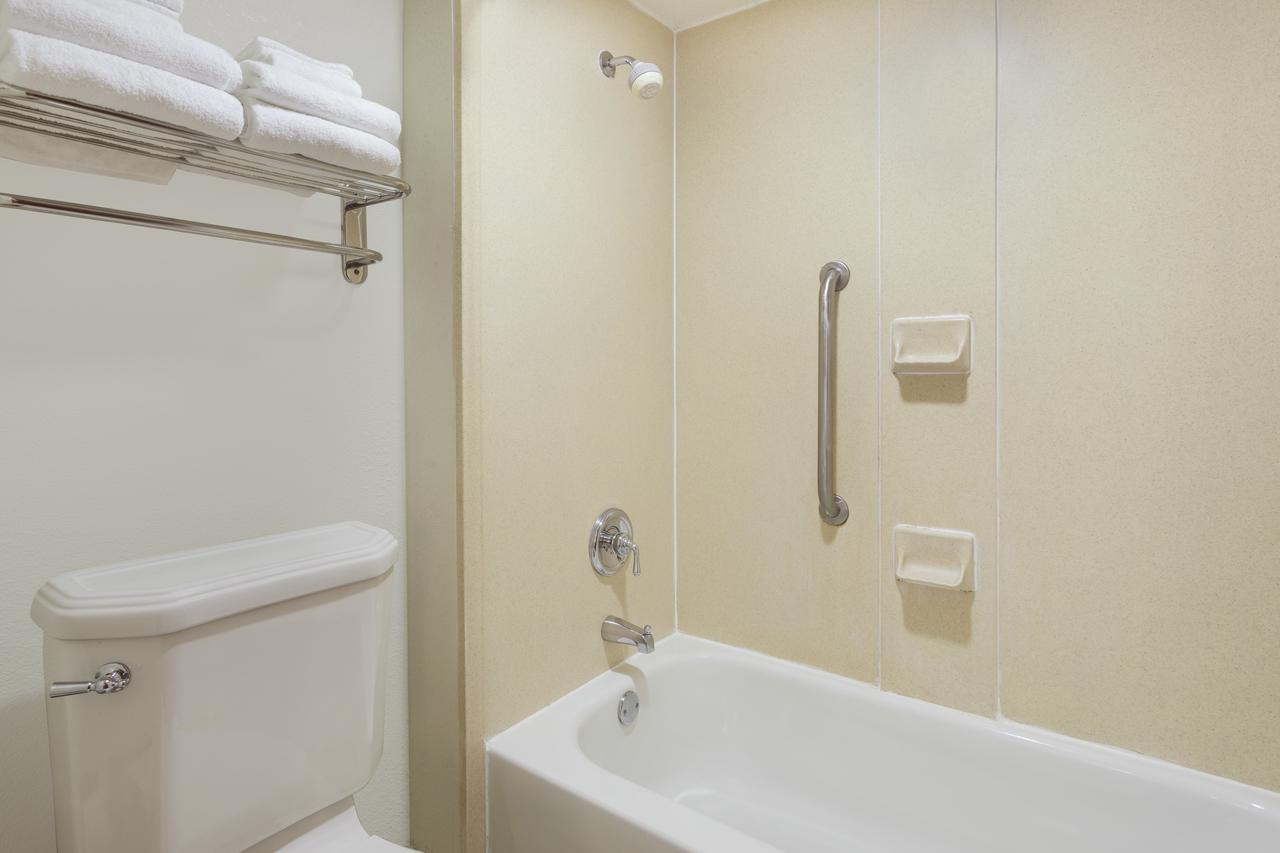 Baymont By Wyndham Orangeburg North Exterior foto