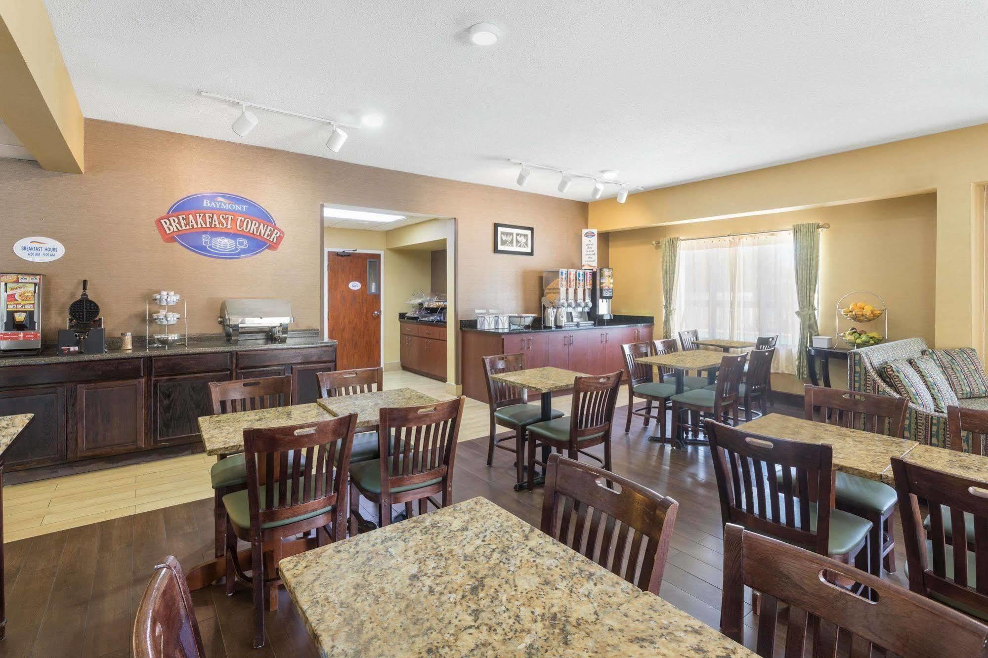 Baymont By Wyndham Orangeburg North Exterior foto