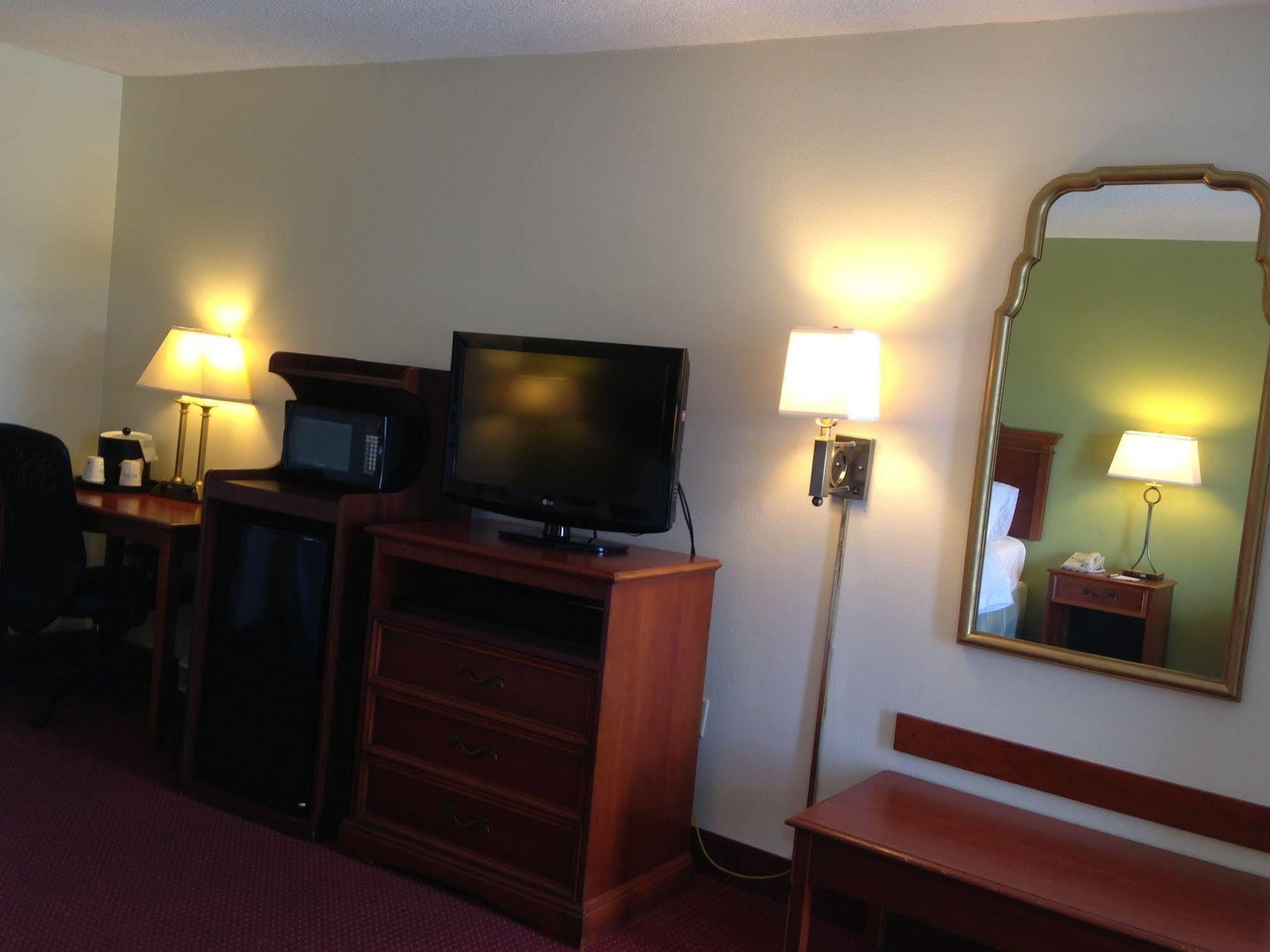 Baymont By Wyndham Orangeburg North Exterior foto