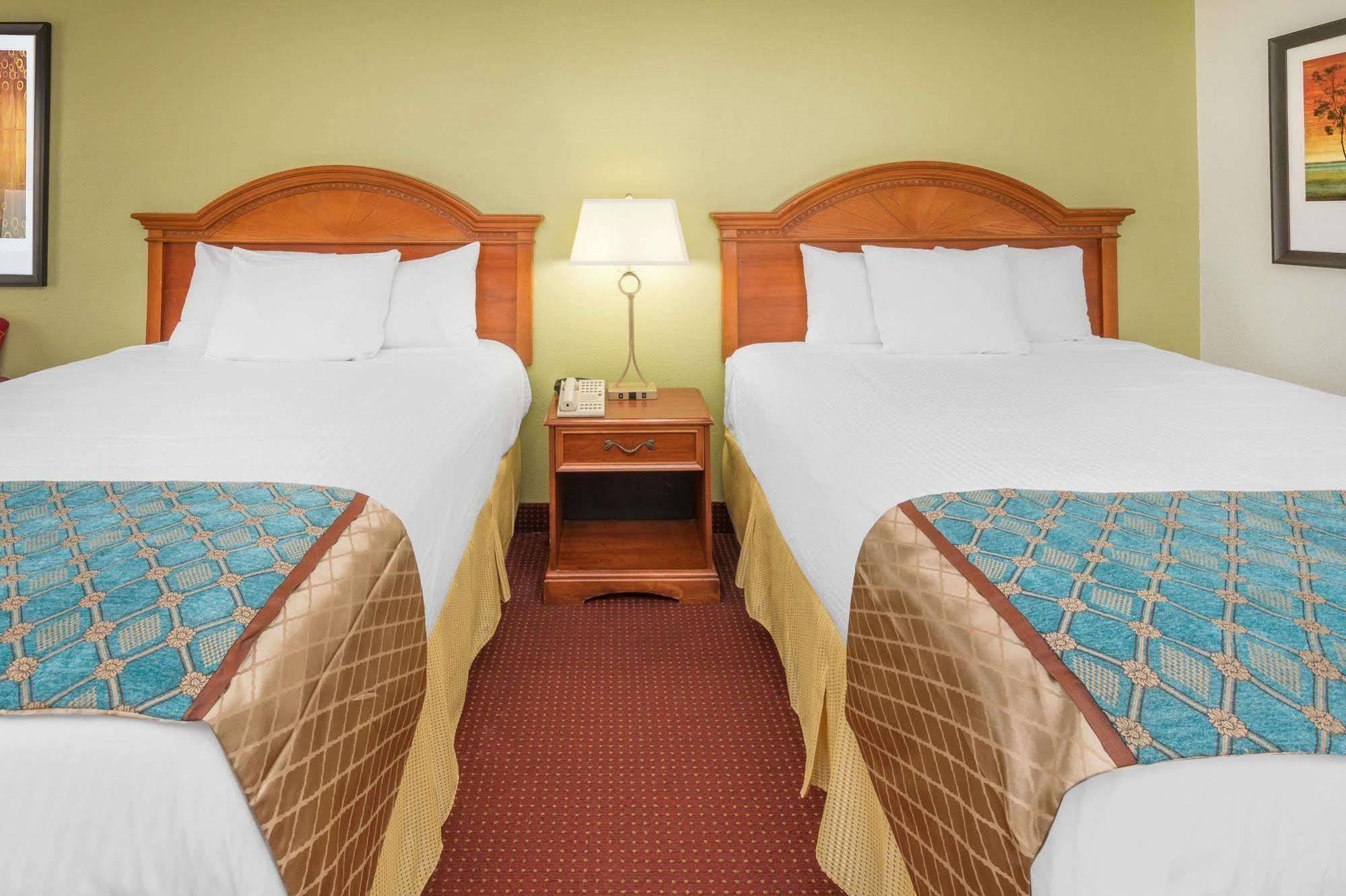 Baymont By Wyndham Orangeburg North Exterior foto