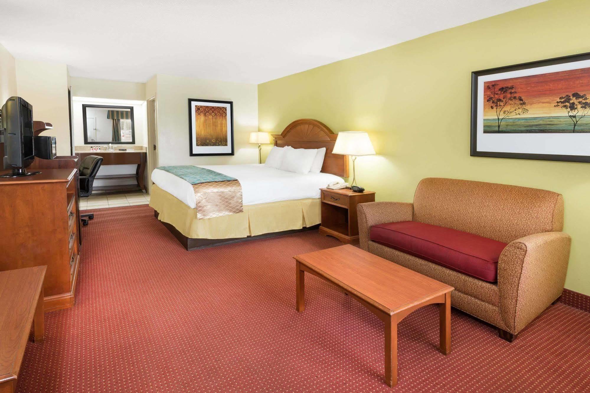 Baymont By Wyndham Orangeburg North Exterior foto