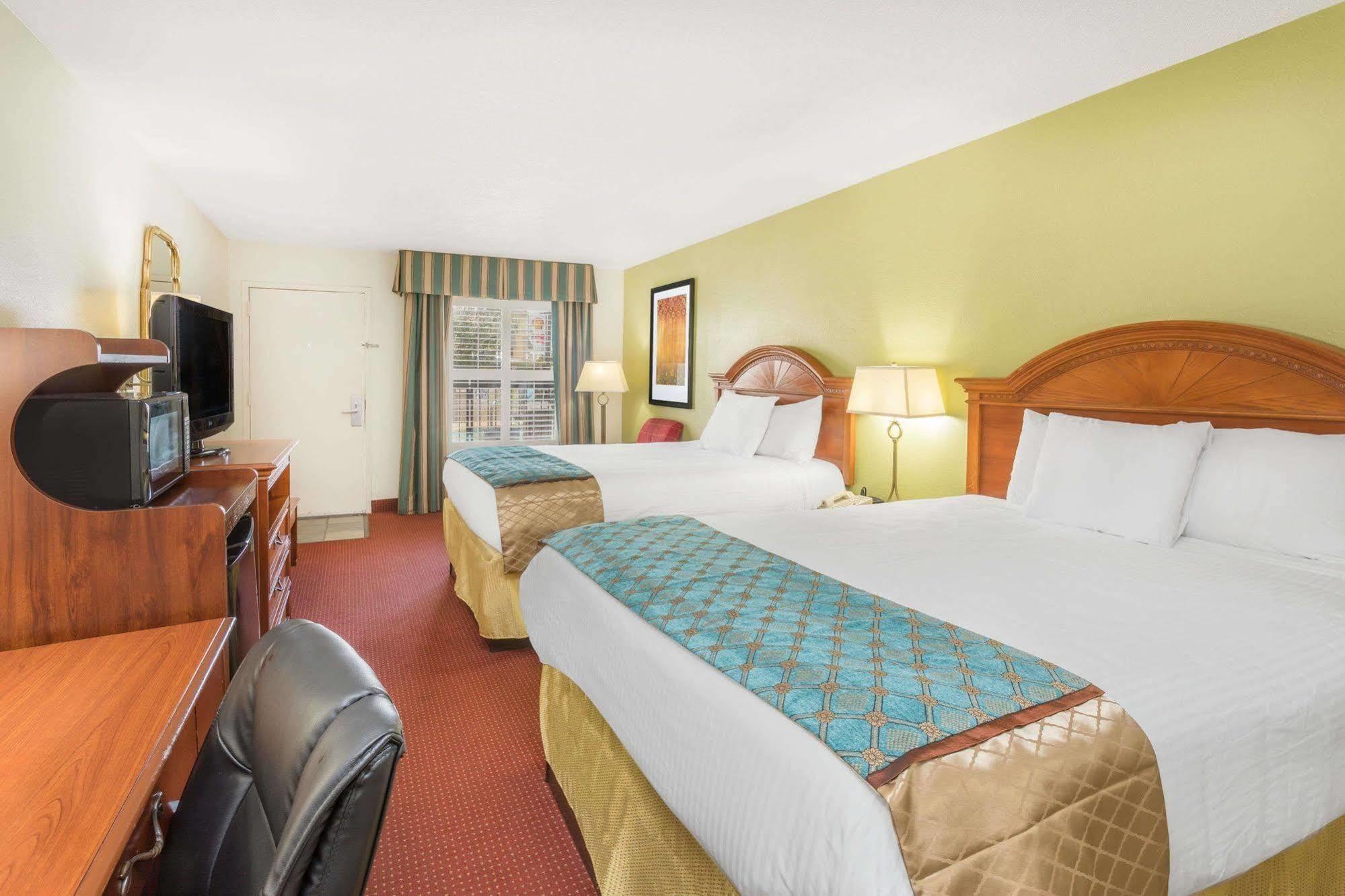 Baymont By Wyndham Orangeburg North Exterior foto