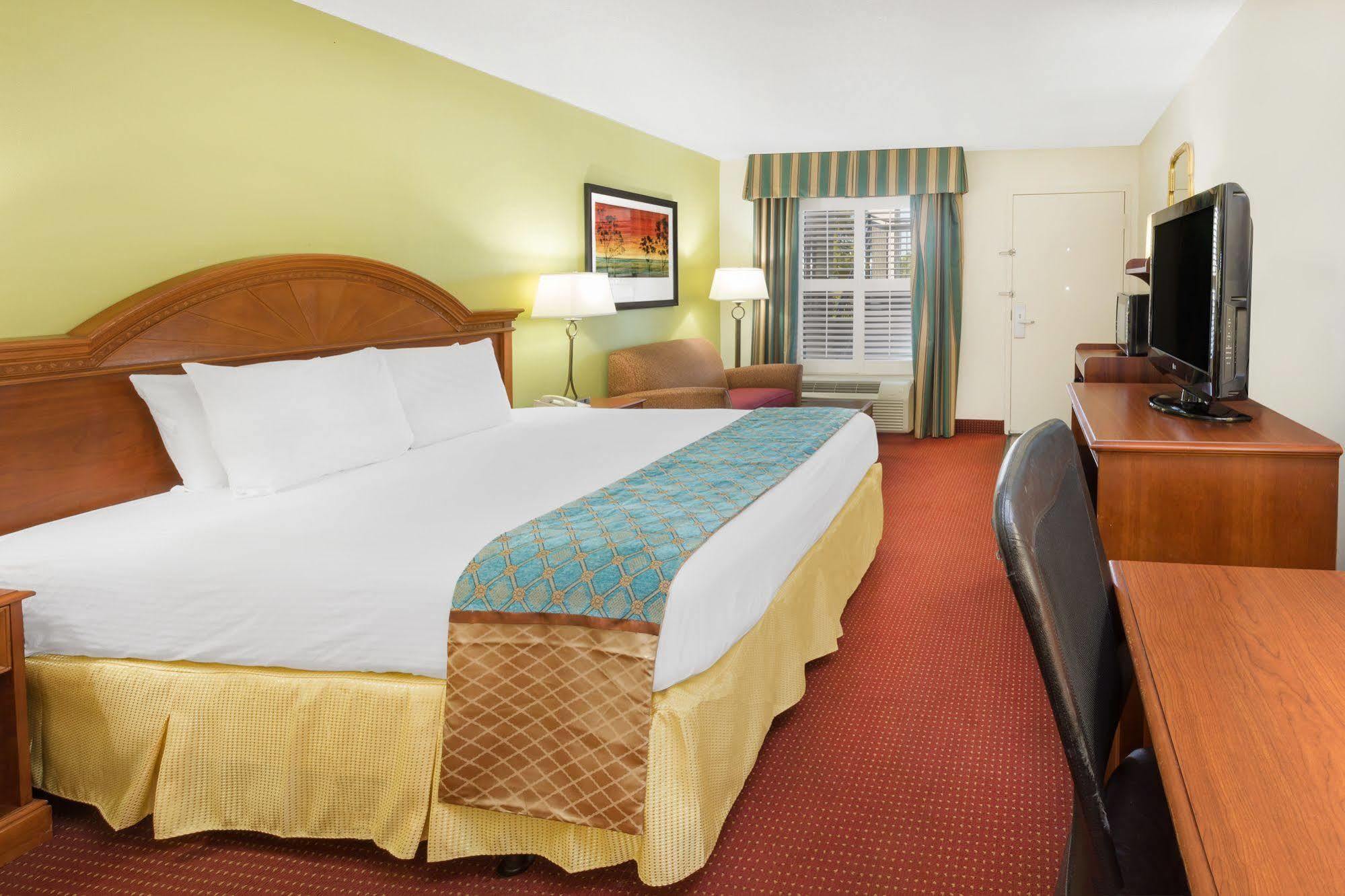 Baymont By Wyndham Orangeburg North Exterior foto