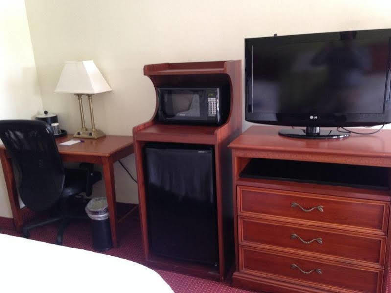 Baymont By Wyndham Orangeburg North Exterior foto